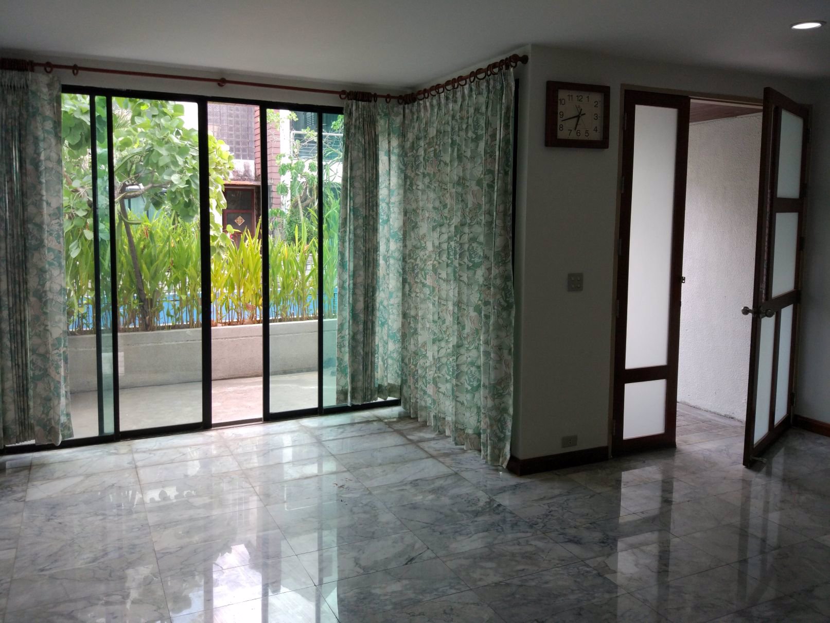 บ้านทาวน์โฮมแต่งโมเดิน-ซอยลาดพร้าว41-เดิน-6-นาทีถึงปากซอย-สถานีภาวนาโมโนเรลสีเหลือง