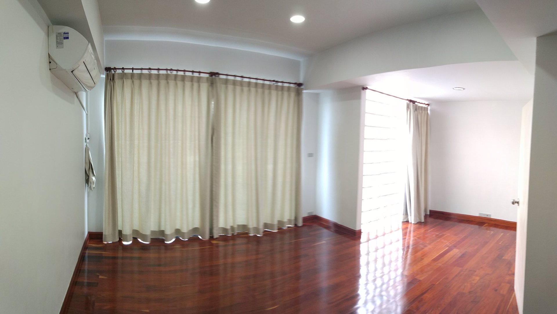 บ้านทาวน์โฮมแต่งโมเดิน-ซอยลาดพร้าว41-เดิน-6-นาทีถึงปากซอย-สถานีภาวนาโมโนเรลสีเหลือง