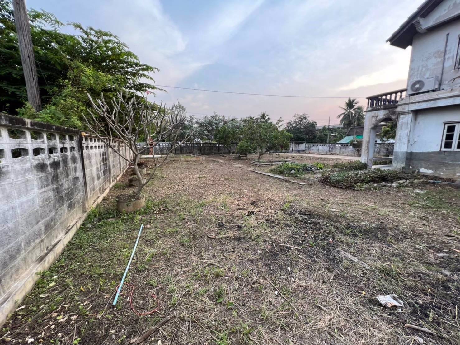 ขายที่ดินพร้อมสิ่งปลูกสร้าง-ผังเมืองสีแดง