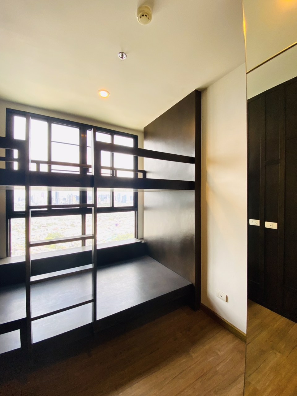 ขายต่ำกว่าราคาตลาด-และราคาประเมิน-คอนโด-the-tree-interchange-ใกล้-mrt-บางโพ-ห้อง-2-bed-ขนาด-75-ตรม