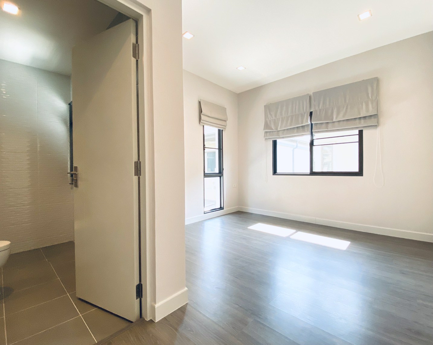 ขายบ้านเดี่ยว-สไตล์-luxury-nordic-บางกอกบูเลอวาร์ด-พระราม-9-ขนาด-693-ตรวหลังริม-บ้านเปล่า-สภาพดี-ร