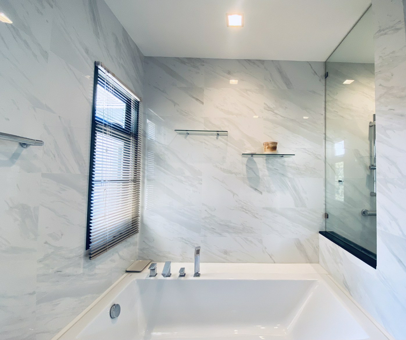 ขายบ้านเดี่ยว-สไตล์-luxury-nordic-บางกอกบูเลอวาร์ด-พระราม-9-ขนาด-693-ตรวหลังริม-บ้านเปล่า-สภาพดี-ร