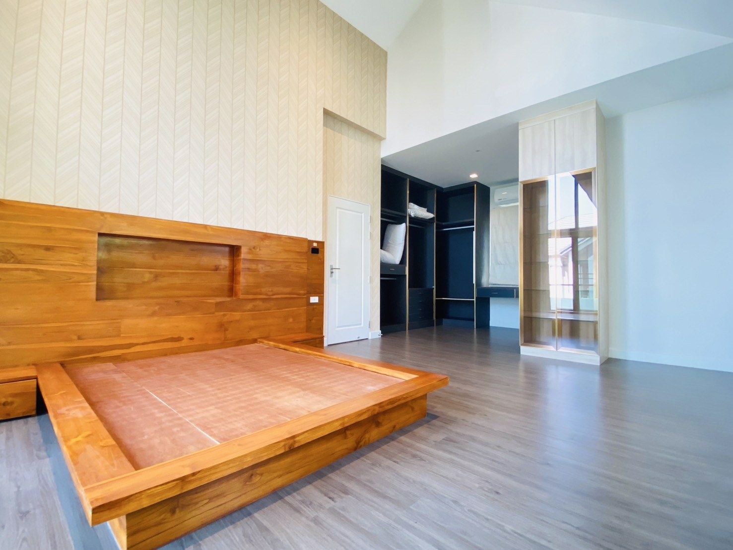 ขายบ้านเดี่ยว-สไตล์-luxury-nordic-บางกอกบูเลอวาร์ด-พระราม-9-ขนาด-693-ตรวหลังริม-บ้านเปล่า-สภาพดี-ร