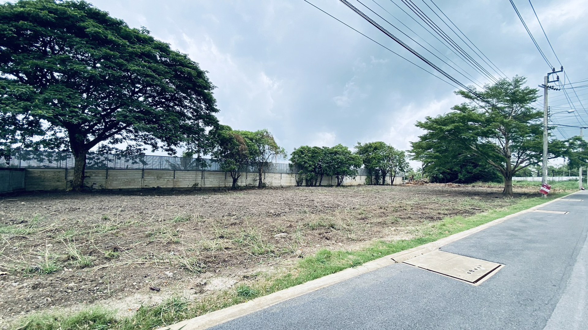 ขายที่ดินเปล่าขนาด-239-ตรว-ต่ำกว่าประเมิน-ในโครงการอารียา-โคโม่-ลาดกระบัง-ใกล้สนามบินสุวรรณภูมิ-และ