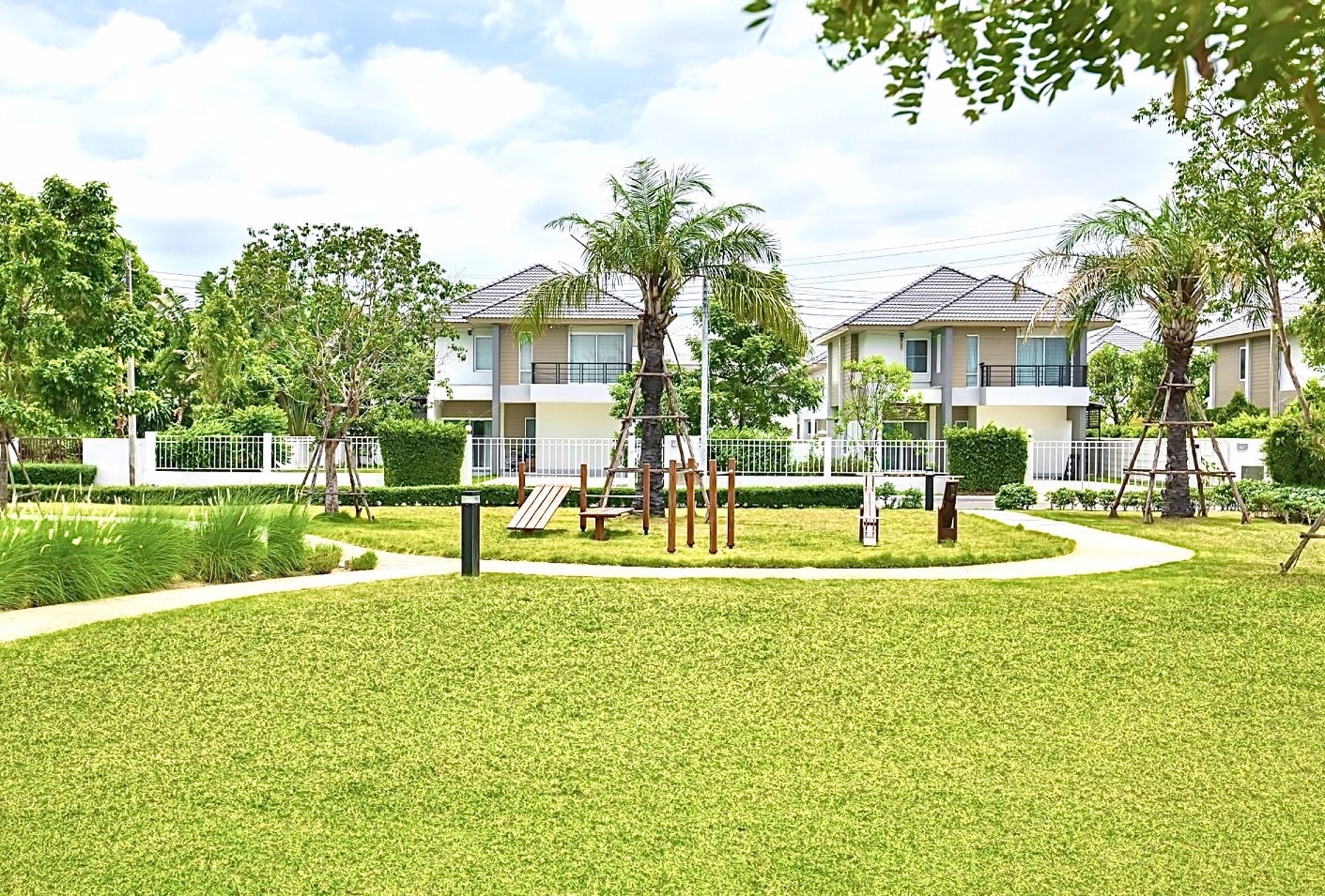 ขายที่ดินเปล่าขนาด-214-ตรว-ต่ำกว่าประเมิน-ในโครงการอารียา-โคโม่-ลาดกระบัง-ใกล้-siam-premium-outlet