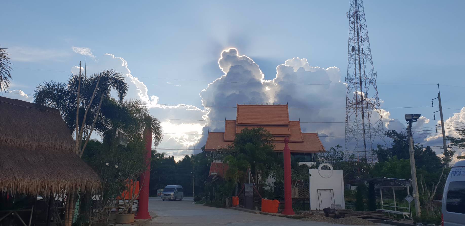 ด่วน-ทำเลทอง-ขายที่ดินพร้อมสิ่งปลูกสร้าง-ขนาด-2-1-23-ไร่