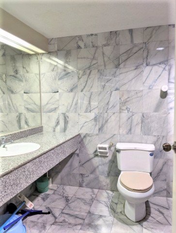 for-rent-state-tower-1br-68sqm-18000thb-best-price-high-floor-near-bts-saphan-taksin