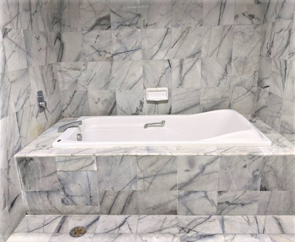 for-rent-state-tower-1br-68sqm-18000thb-best-price-high-floor-near-bts-saphan-taksin