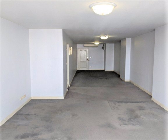 for-rent-state-tower-1br-68sqm-18000thb-best-price-high-floor-near-bts-saphan-taksin