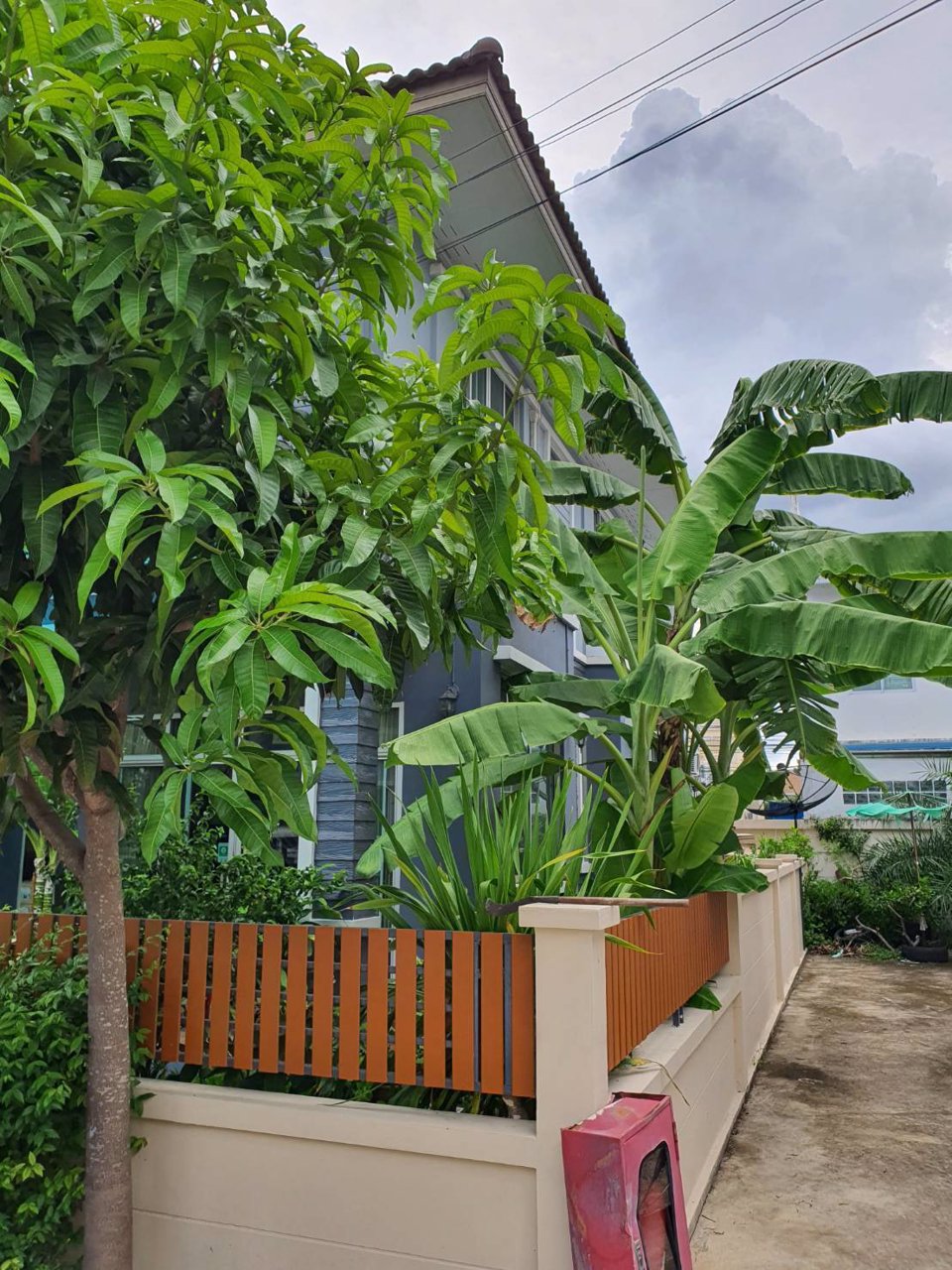 ขายทาวน์โฮม-2-ชั้น-หลังมุม-มีพื้นที่ด้านข้าง-ถนนเส้นหลักภายในโครงการ-เข้ามา-400-เมตร-จากป้อมยาม