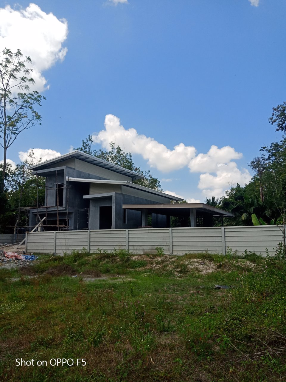 แบ่งขายที่ดินจัดล็อค5dใกล้เซ็ลทรัลนครศรี2กมล็อคละ60ตรว520000บาท{ราคาต่อรองได้}พร้อมจบทันที