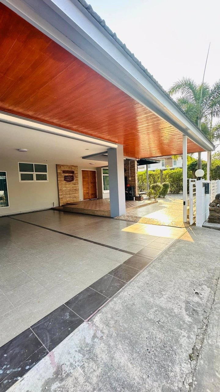 ขายบ้านเดี่ยว-2-ชั้น-หมู่บ้านฉัตรเพชรโครงการ2-ถนนเหล่านาดี