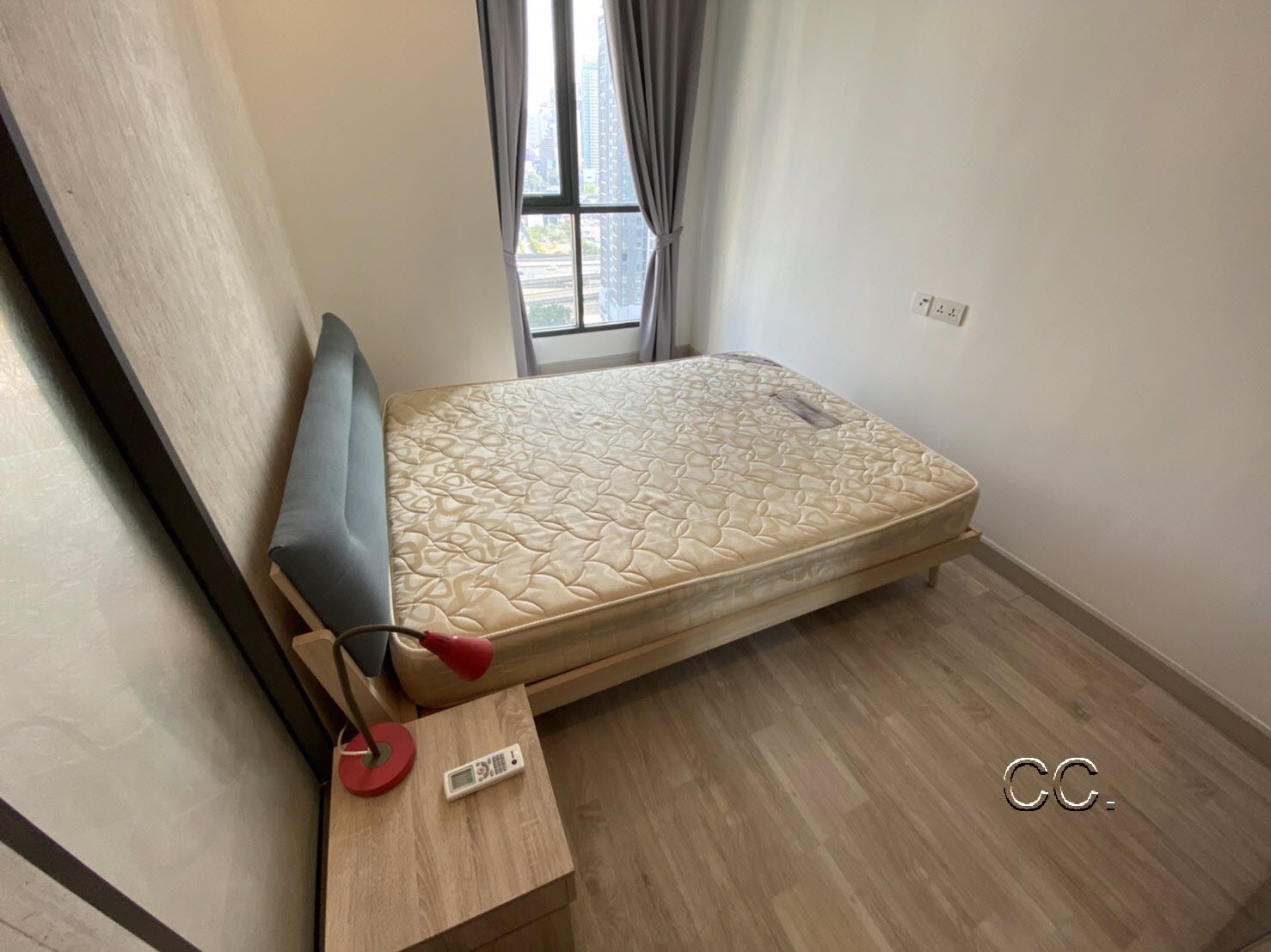 for-rent-1-bed-condo-near-mrt-phraram-kao-9-bangkok-thailand