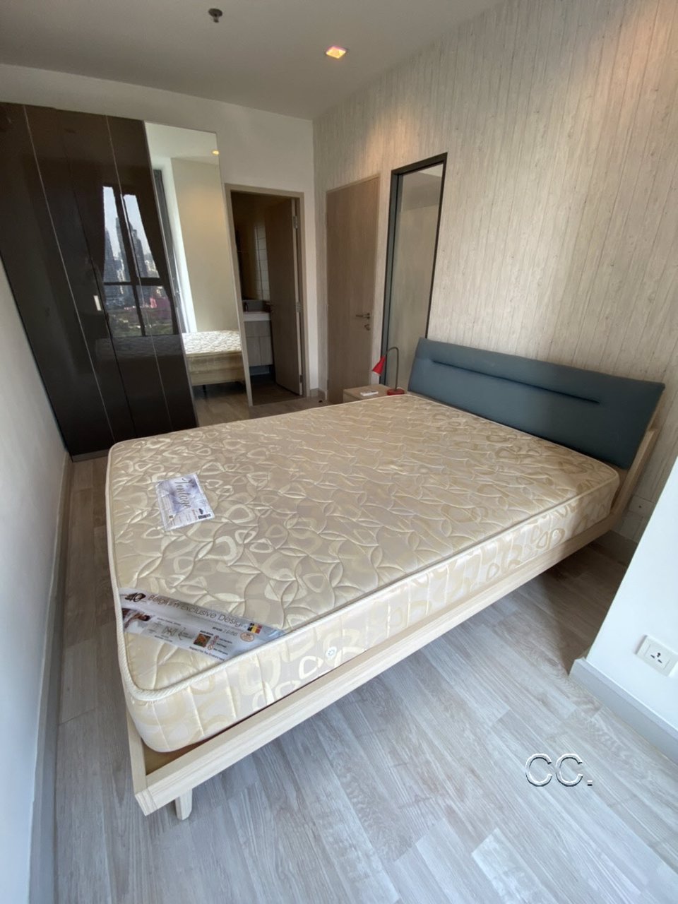 for-rent-1-bed-condo-near-mrt-phraram-kao-9-bangkok-thailand