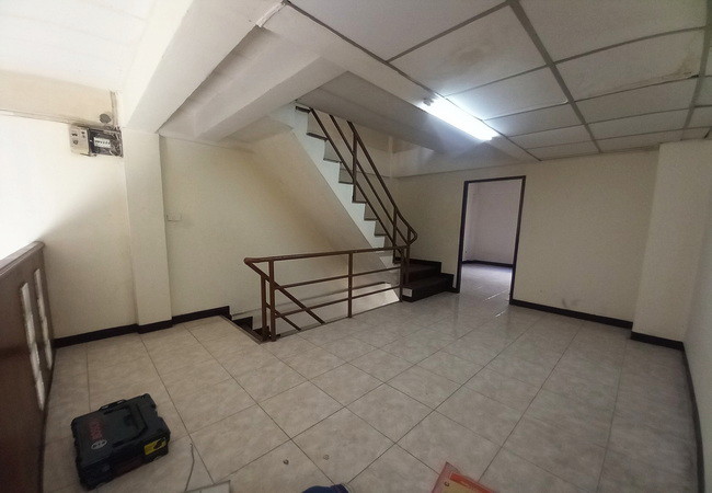 ขายอาคารพาณิชย์-หมู่บ้านรุ่งกิจวิลล่า-9-ซอยร่มเกล้า-58-เขตลาดกระบัง-กรุงเทพมหานคร