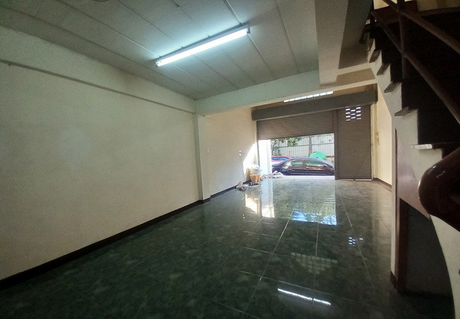 ขายอาคารพาณิชย์-หมู่บ้านรุ่งกิจวิลล่า-9-ซอยร่มเกล้า-58-เขตลาดกระบัง-กรุงเทพมหานคร