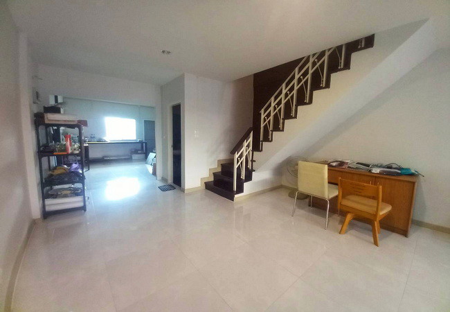 ขายทาวน์เฮ้าส์-หมู่บ้านพูนสินไพรเวซี-ซอยเคหะร่มเกล้า-39-ลาดกระบัง-กรุงเทพมหานคร