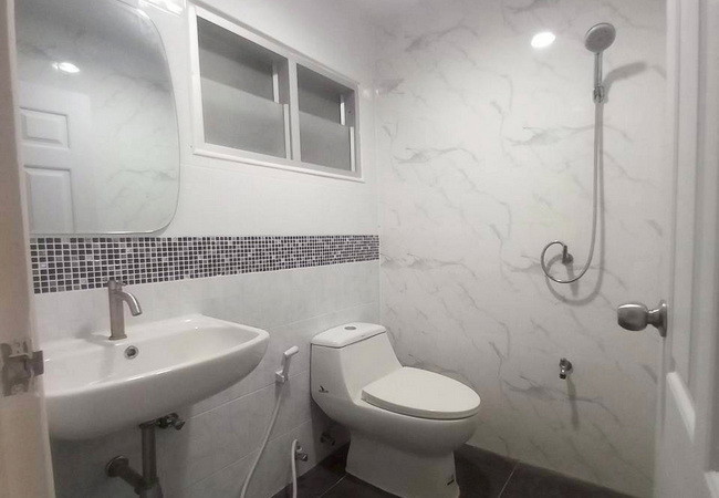 ขายทาวน์เฮ้าส์-หมู่บ้านพูนสินไพรเวซี-ซอยเคหะร่มเกล้า-39-ลาดกระบัง-กรุงเทพมหานคร