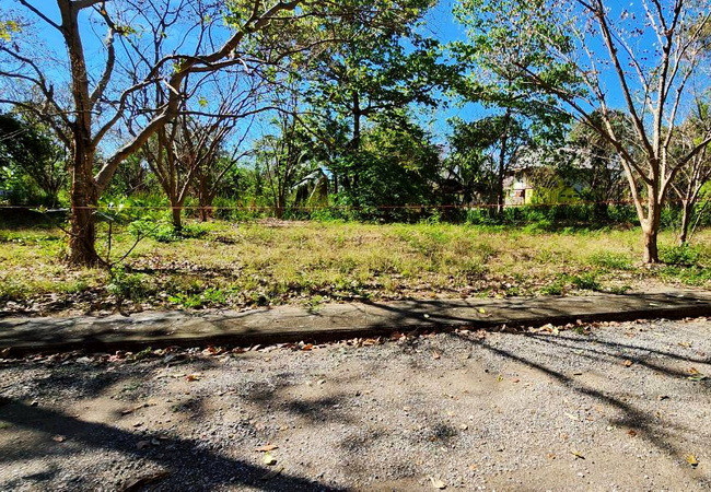 ขายที่ดิน-ในโครงการเจ้าสำราญเลคแอนด์ฮิลล์-ถนนเลียบคลองชลประทานสาย-3-อำเภอเมือง-เพชรบุรี