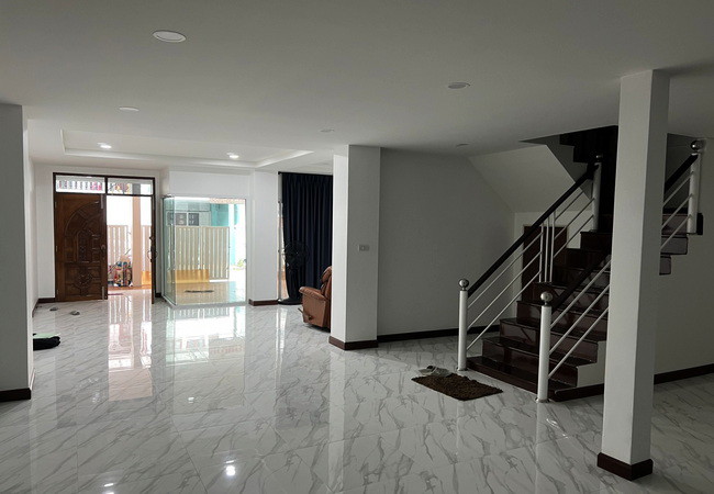 ขายทาวน์เฮ้าส์-หมู่บ้านเสนาวิลล่า-84-ซอยแฮปปี้แลนด์-เขตบางกะปิ-กรุงเทพมหานคร