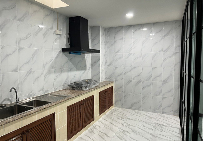 ขายทาวน์เฮ้าส์-หมู่บ้านเสนาวิลล่า-84-ซอยแฮปปี้แลนด์-เขตบางกะปิ-กรุงเทพมหานคร