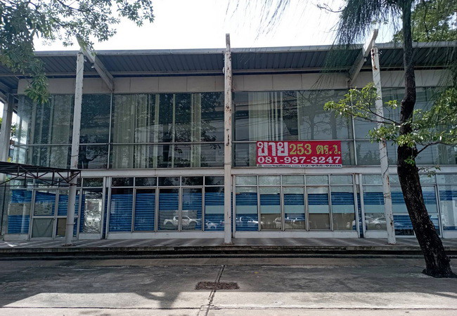 ขายและให้เช่าโชว์รูม-ติดถนนศรีนครินทร์-แขวงสวนหลวง-เขตสวนหลวง-กรุงเทพมหานคร