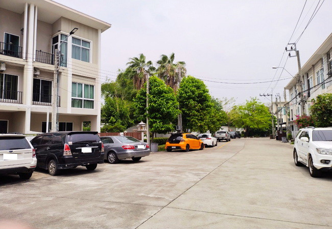 ให้เช่าทาวน์เฮ้าส์-หมู่บ้านซิกเนเจอร์-รามอินทรา-109-ถนนรามอินทรา-คลองสามวา-กรุงเทพมหานคร