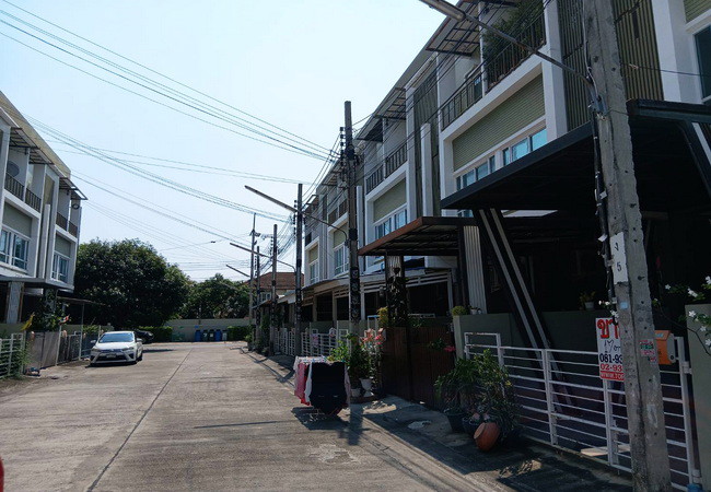 ขายทาวน์เฮ้าส์-หมู่บ้านนลิน-อเวนิว-2-รามคำแหง-144-เนื้อที่-17-ตรว-3-ชั้น-3-นอน-3-น้ำ