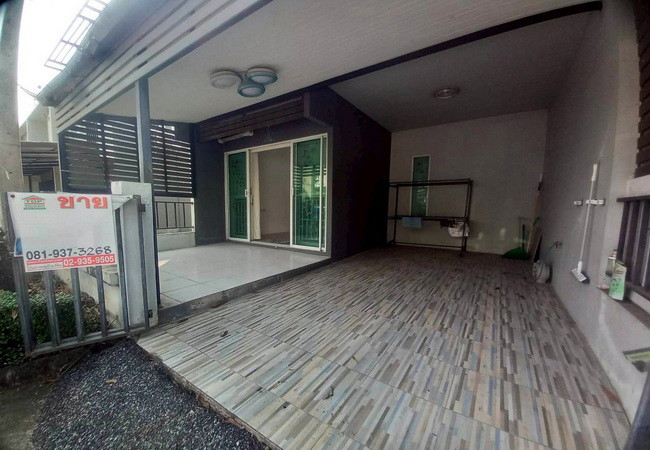 ขายทาวน์เฮ้าส์-หมู่บ้านเดอะคัลเลอร์ส-รังสิต-คลอง-4-เนื้อที่-177-ตรว-2-ชั้น-3-นอน-2-น้ำ