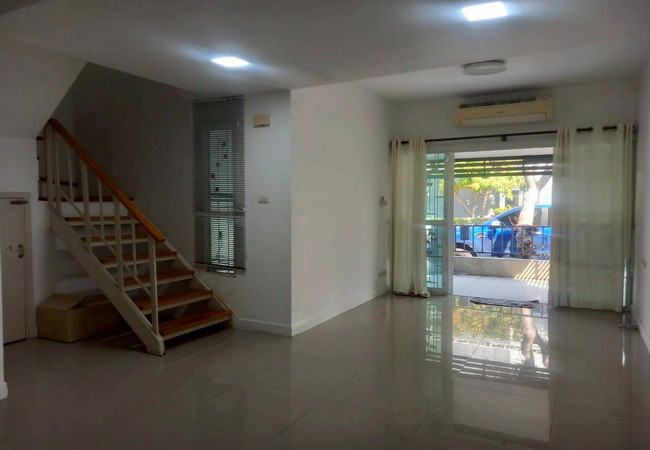 ขายทาวน์เฮ้าส์-หมู่บ้านเดอะคัลเลอร์ส-รังสิต-คลอง-4-เนื้อที่-177-ตรว-2-ชั้น-3-นอน-2-น้ำ