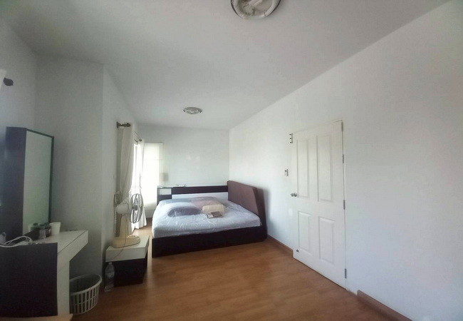 ขายทาวน์เฮ้าส์-หมู่บ้านเดอะคัลเลอร์ส-รังสิต-คลอง-4-เนื้อที่-177-ตรว-2-ชั้น-3-นอน-2-น้ำ