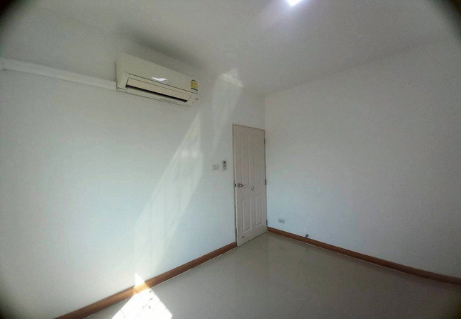 ขายทาวน์เฮ้าส์-หมู่บ้านเดอะคัลเลอร์ส-รังสิต-คลอง-4-เนื้อที่-177-ตรว-2-ชั้น-3-นอน-2-น้ำ