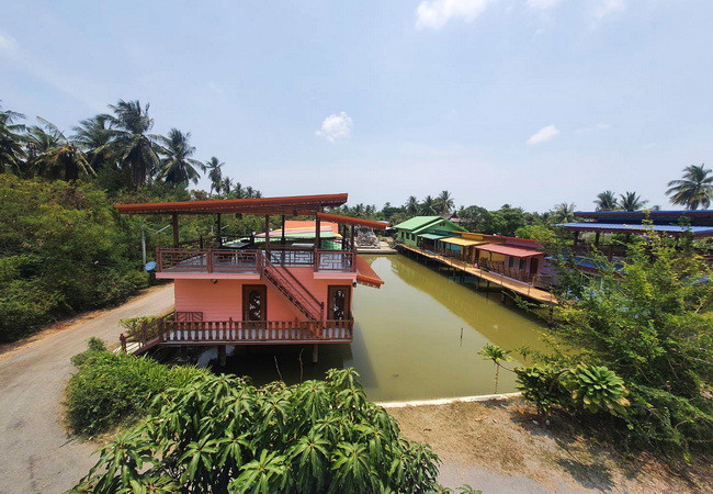 ขายกิจการรีสอร์ท-ฟ้าสางที่บางครก-โฮมสเตย์-รีสอร์ท-บนที่ดิน-5-ไร่-ติดแม่น้ำเพชรบุรี