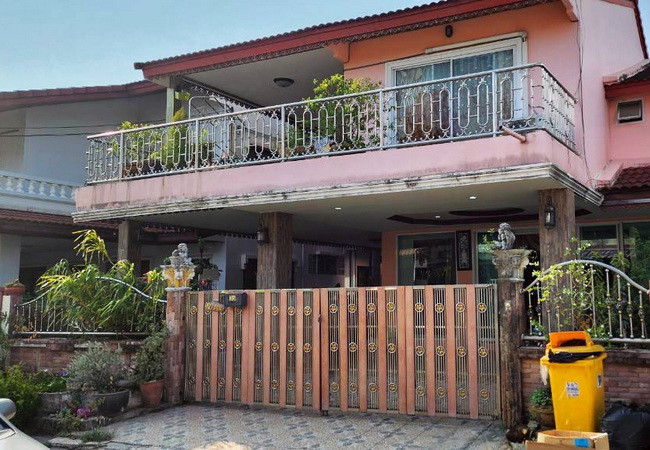 ขายบ้านแฝด-หมู่บ้านเกร็ดแก้ว-การ์เด้น-3-เนื้อที่-42-ตรว-2-ชั้น-3-นอน-3-น้ำ-ทำเลดี