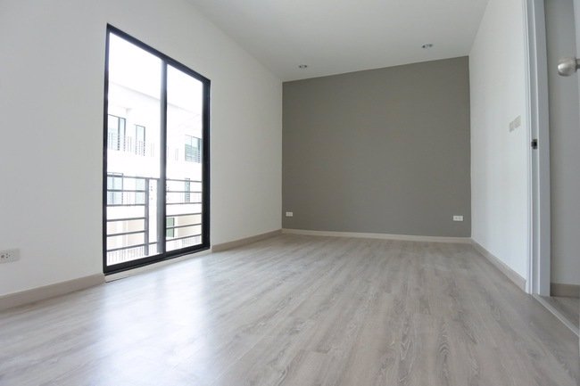 ขายทาวน์เฮ้าส์-แอท-ไนท์-วัชรพล9-เนื้อที่-177-ตรว-3-ชั้น-บ้านใหม่-สไตล์โมเดิร์น-3-นอน-3-น้ำ