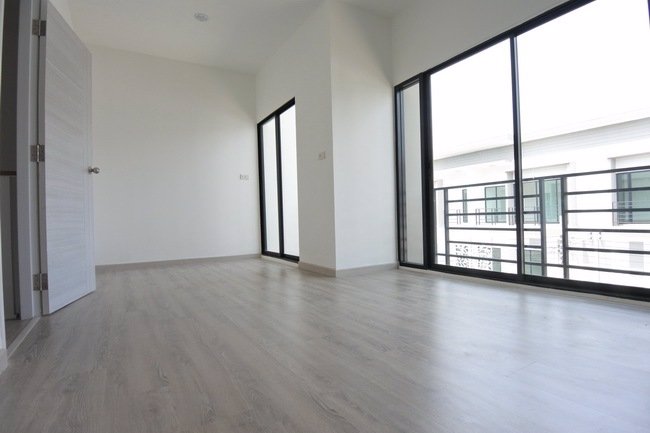 ขายทาวน์เฮ้าส์-แอท-ไนท์-วัชรพล9-เนื้อที่-177-ตรว-3-ชั้น-บ้านใหม่-สไตล์โมเดิร์น-3-นอน-3-น้ำ