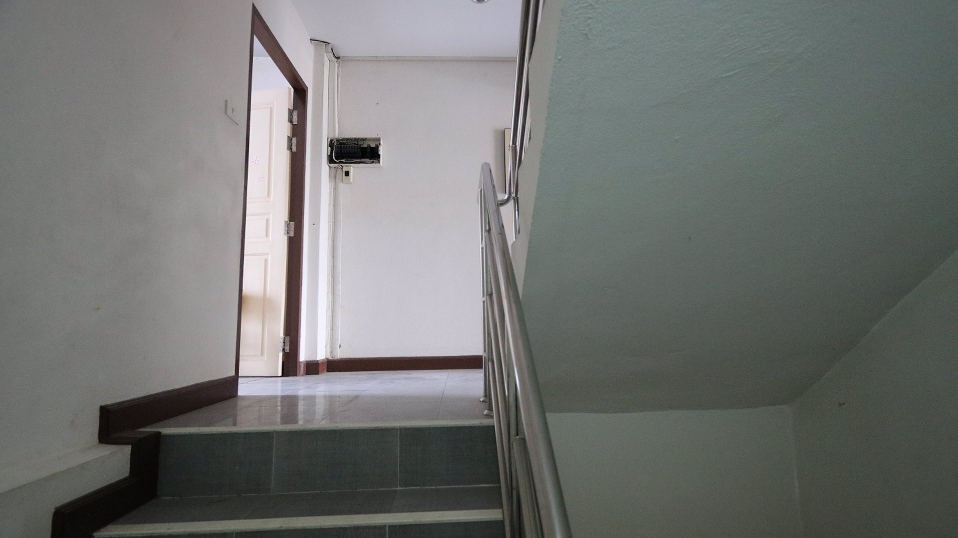 ขาย-ทาวน์เฮาส์-3-ชั้น-แบริ่ง-48-สำโรงเหนือ-สมุทรปราการ-หลังมุม-ทำเลค้าขาย-ใกล้รถไฟฟ้า