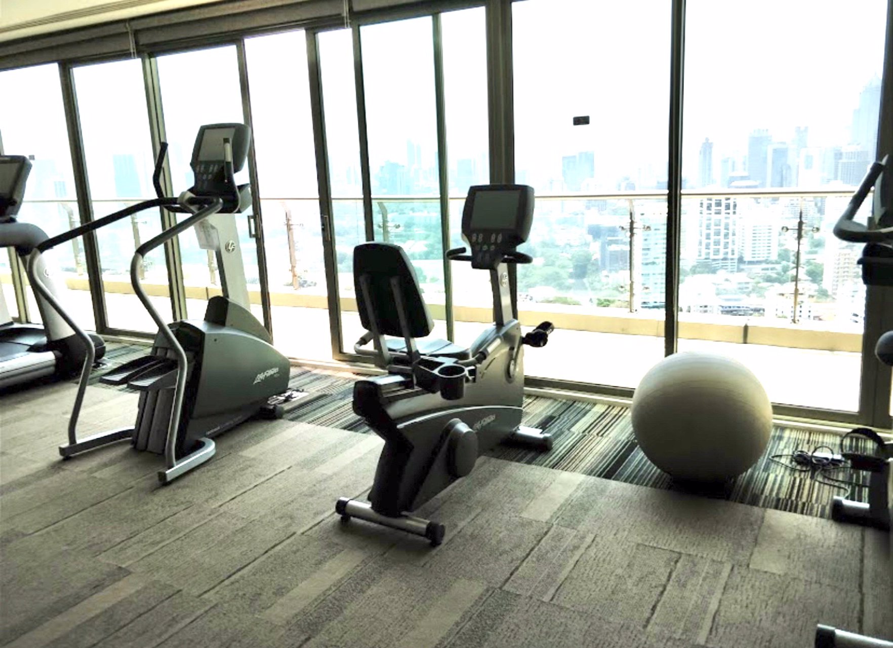 for-rent-4-bedrooms-the-lakes-condo-walking-asoke-bts-and-mrt