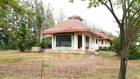 ขายด่วน-ศรีจุฬารีสอร์ท-แอนด์-ที่ดินพร้อมบ้านจัดสรร-อาคารคลับเฮ้าส์