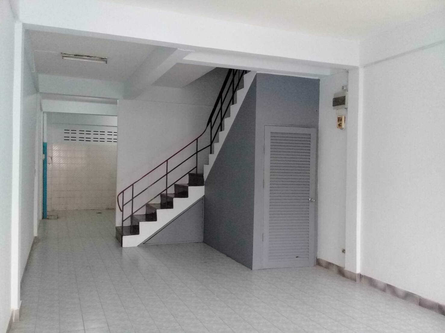 ขายทาวน์เฮาส์-2-ชั้น-เจ้าของบ้านเป็นผู้ขายเองราคา-1900000-บาท-โทรติดต่อที่เบอร์-064-1475295