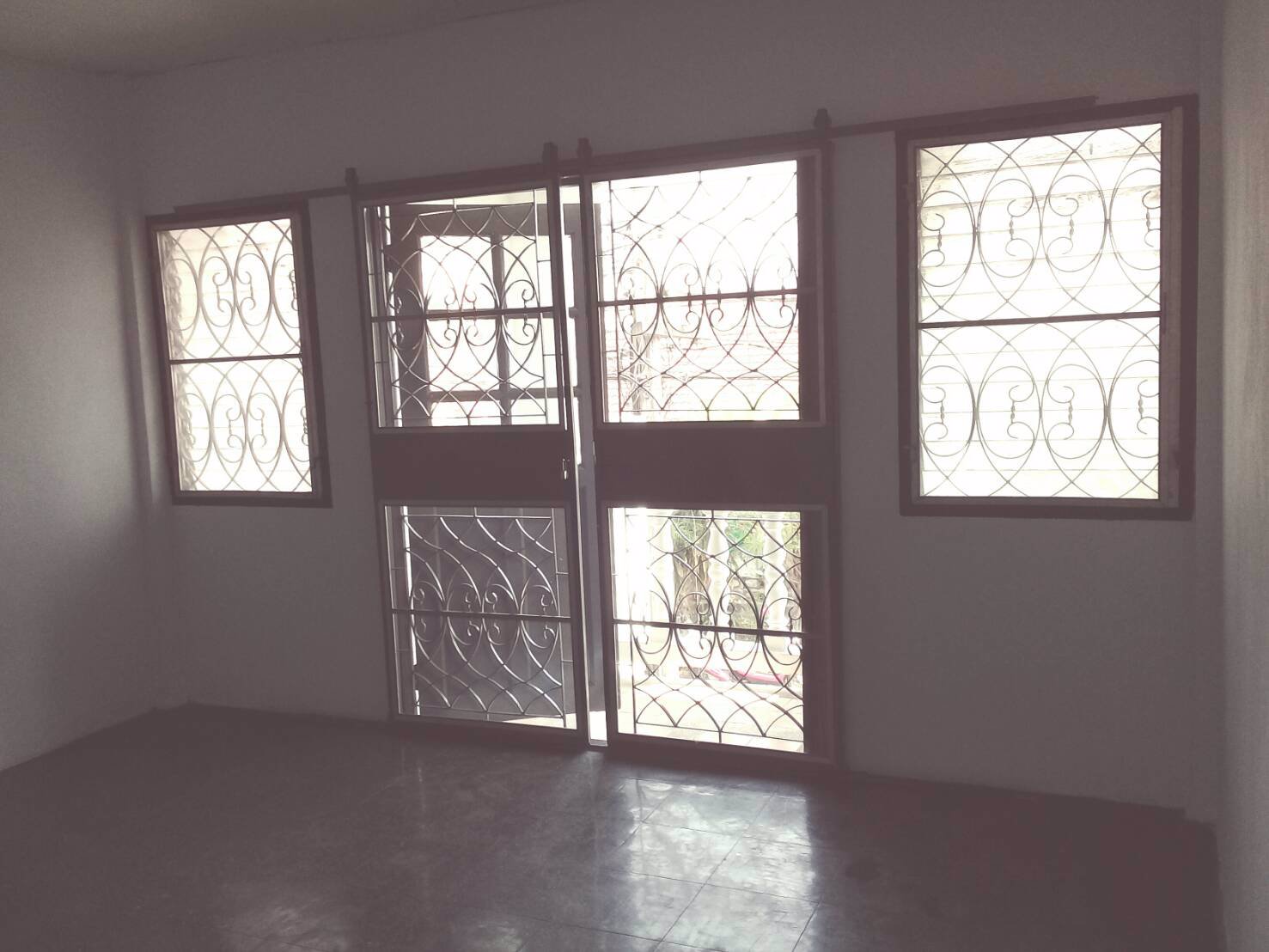 ขายทาวน์เฮาส์-2-ชั้น-เจ้าของบ้านเป็นผู้ขายเองราคา-1900000-บาท-โทรติดต่อที่เบอร์-064-1475295