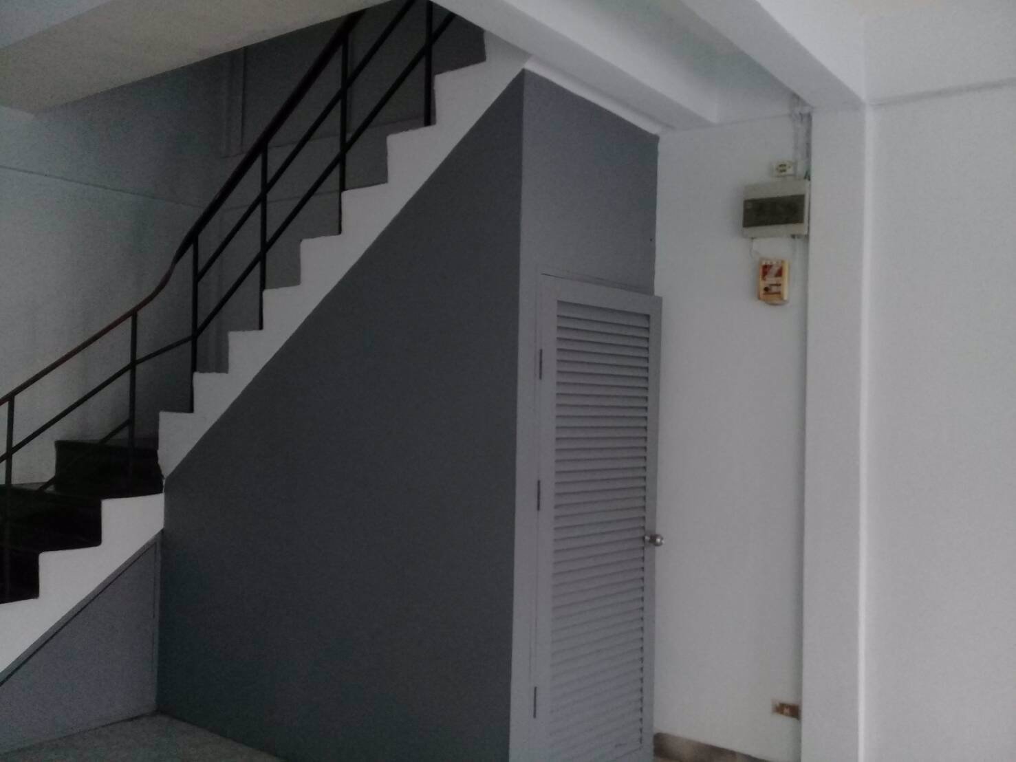 ขายทาวน์เฮาส์-2-ชั้น-เจ้าของบ้านเป็นผู้ขายเองราคา-1900000-บาท-โทรติดต่อที่เบอร์-064-1475295