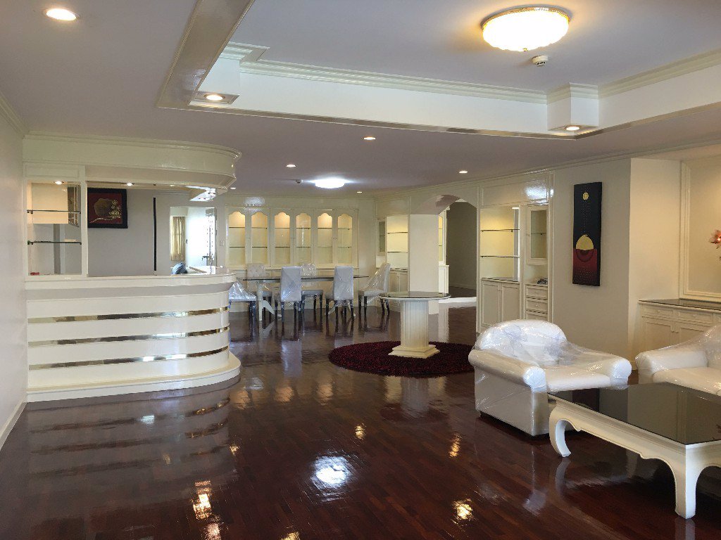 ขายคอนโดมิเนียมหรูในเอกมัยราคาถูก