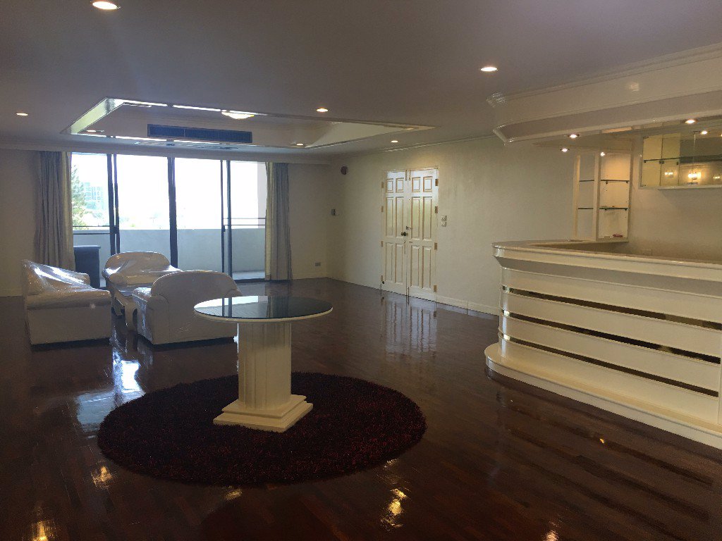 ขายคอนโดมิเนียมหรูในเอกมัยราคาถูก