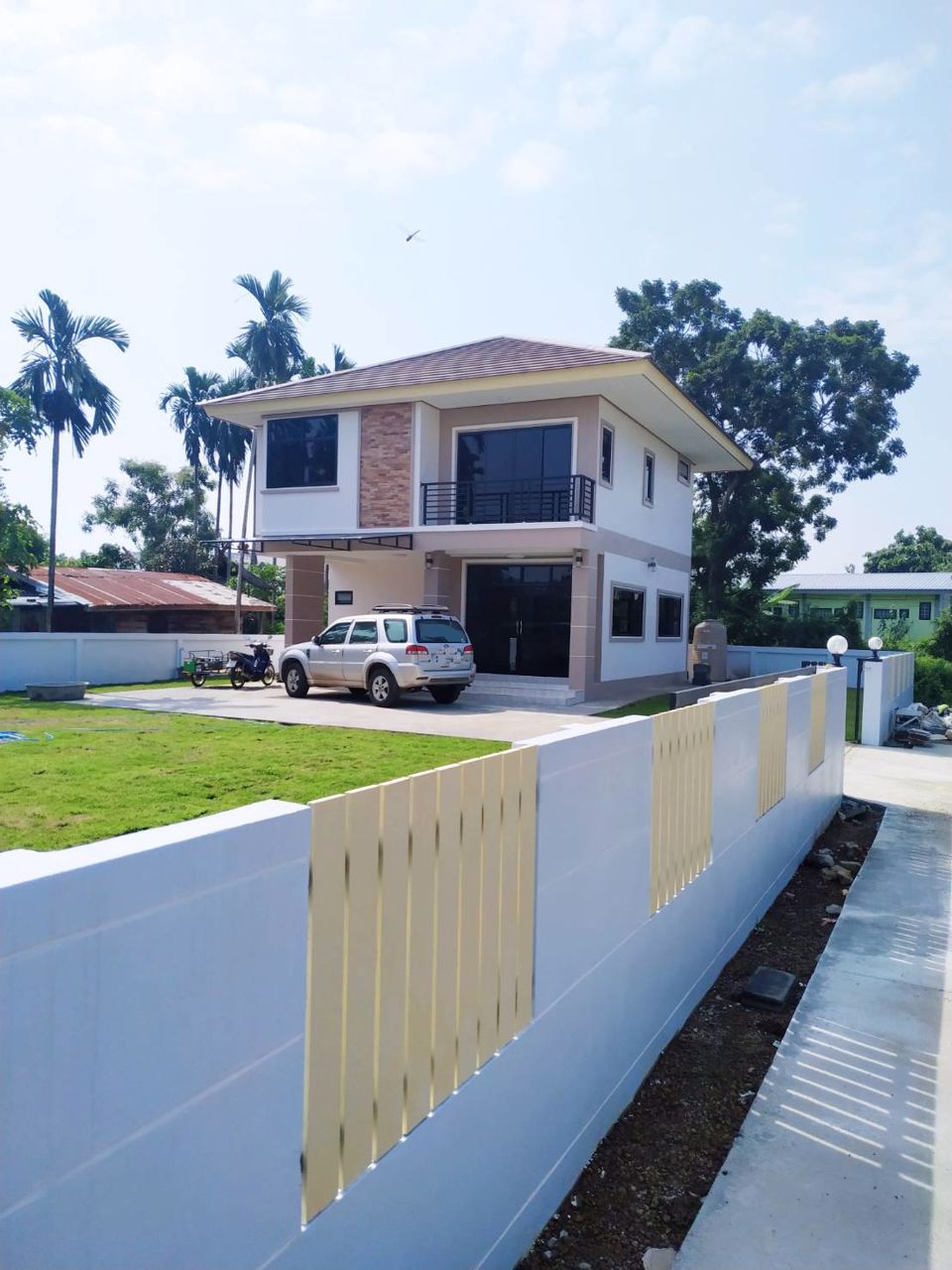 ขายบ้านเดี่ยว-2-ชั้น-ติดสวนสุขภาพ-ปลูกหญ้ารอบบ้านเต็มพื้นที่-ห่างห้างบิ๊กซี-1กิโลเมตร-หนองกี่-บุรีรั