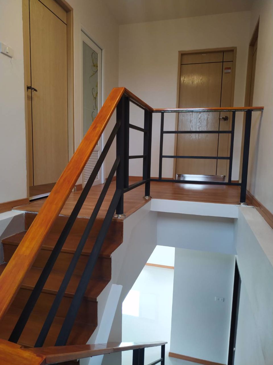 ขายบ้านเดี่ยว-2-ชั้น-ติดสวนสุขภาพ-ปลูกหญ้ารอบบ้านเต็มพื้นที่-ห่างห้างบิ๊กซี-1กิโลเมตร-หนองกี่-บุรีรั