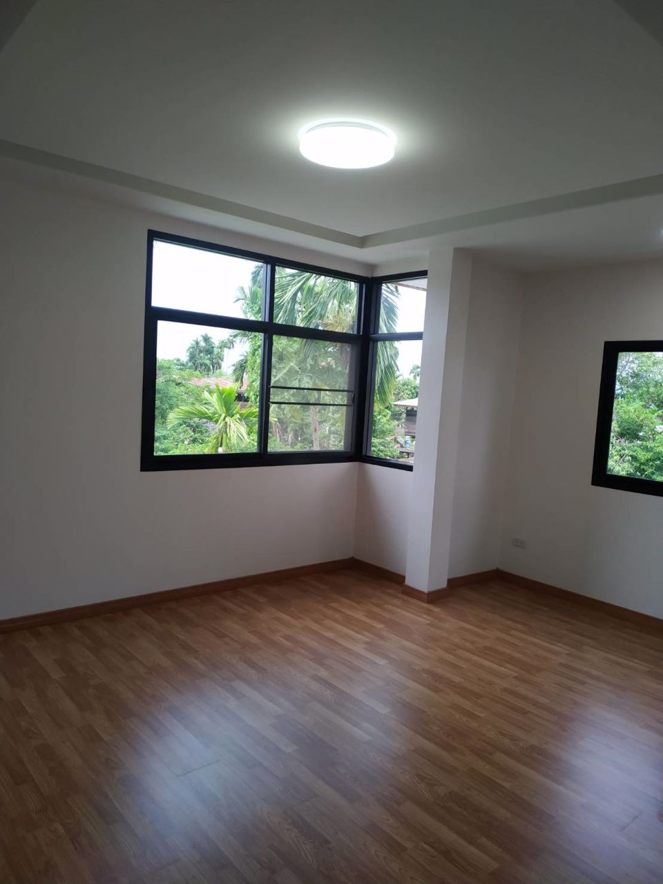 ขายบ้านเดี่ยว-2-ชั้น-ติดสวนสุขภาพ-ปลูกหญ้ารอบบ้านเต็มพื้นที่-ห่างห้างบิ๊กซี-1กิโลเมตร-หนองกี่-บุรีรั