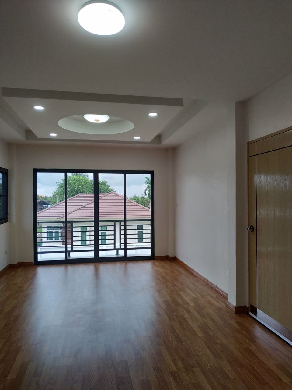 ขายบ้านเดี่ยว-2-ชั้น-ติดสวนสุขภาพ-ปลูกหญ้ารอบบ้านเต็มพื้นที่-ห่างห้างบิ๊กซี-1กิโลเมตร-หนองกี่-บุรีรั