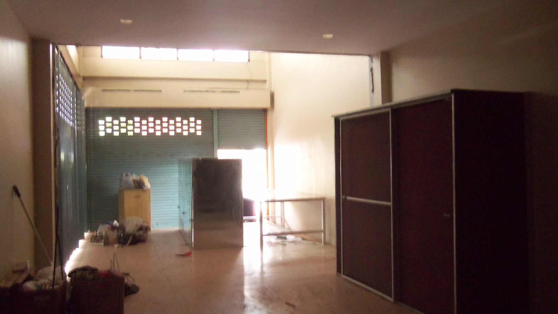 ให้เช่าอาคารพาณิชย์-ห้องหัวมุม-ใจกลางเมืองกาญจนบุรี-ติดถนนทางหลวง-ตลาดโต้รุ่ง-รร-ธนาคาร