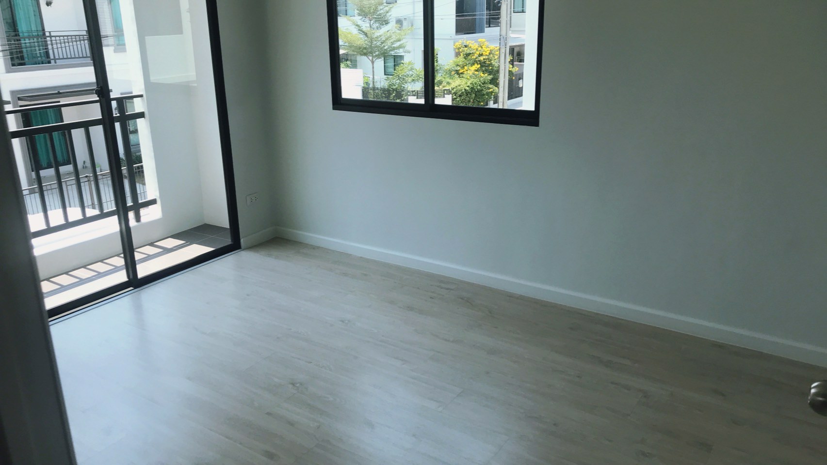 ขายบ้านแฝด-โมดิวิลล่า-บางนา